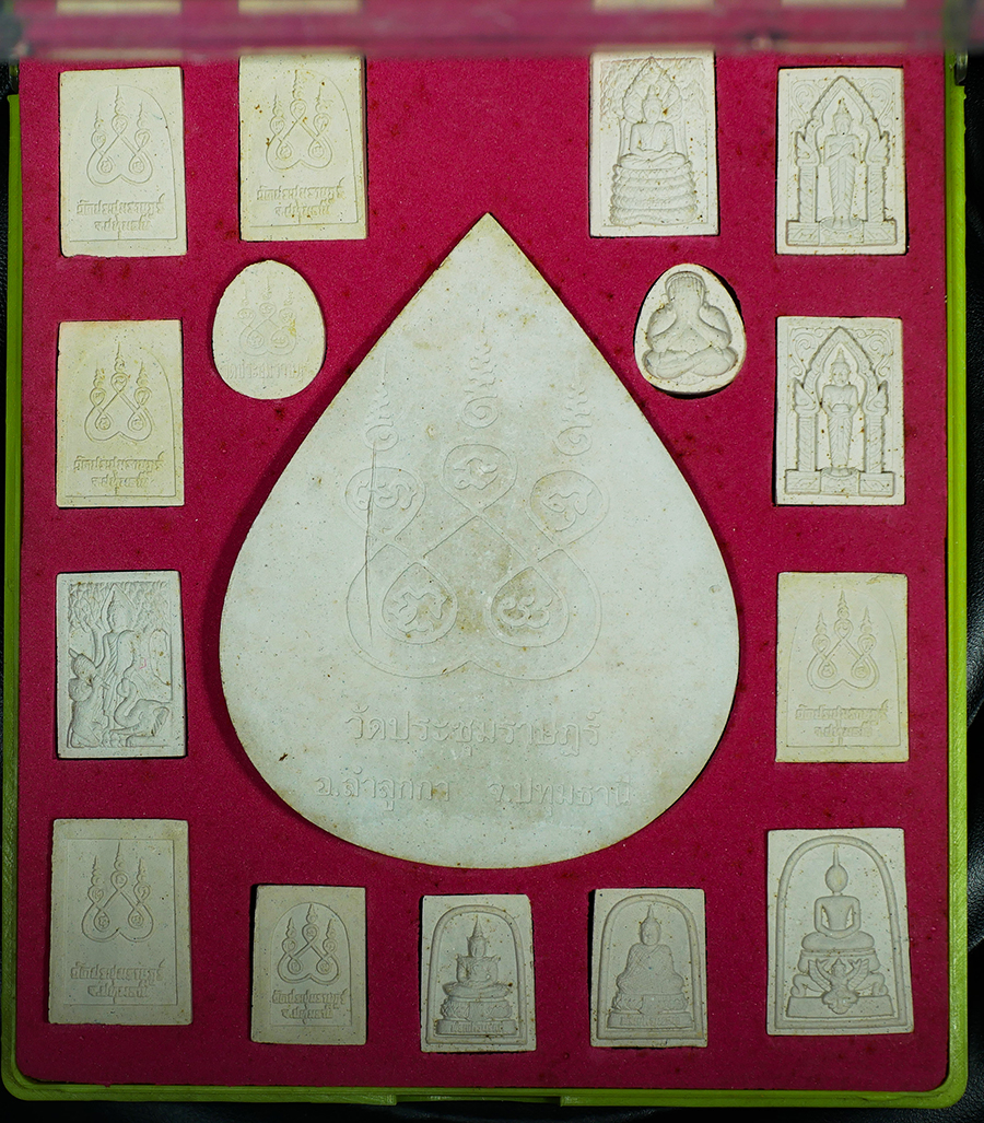 2.jpg - พระผงของขวัญมหามงคล พระประจำวันเกิด พระปิดตา พระแก้วมรกต รวม 16 องค์ ปลุกเสกโดยหลวงพ่อมหาสวัสดิ์ สำนักสงฆ์ เม้าสุขขา จ.ชลบุรี ปลุกเสก ปี2542 พระสวยชุด [..] | https://kamulet.in.th