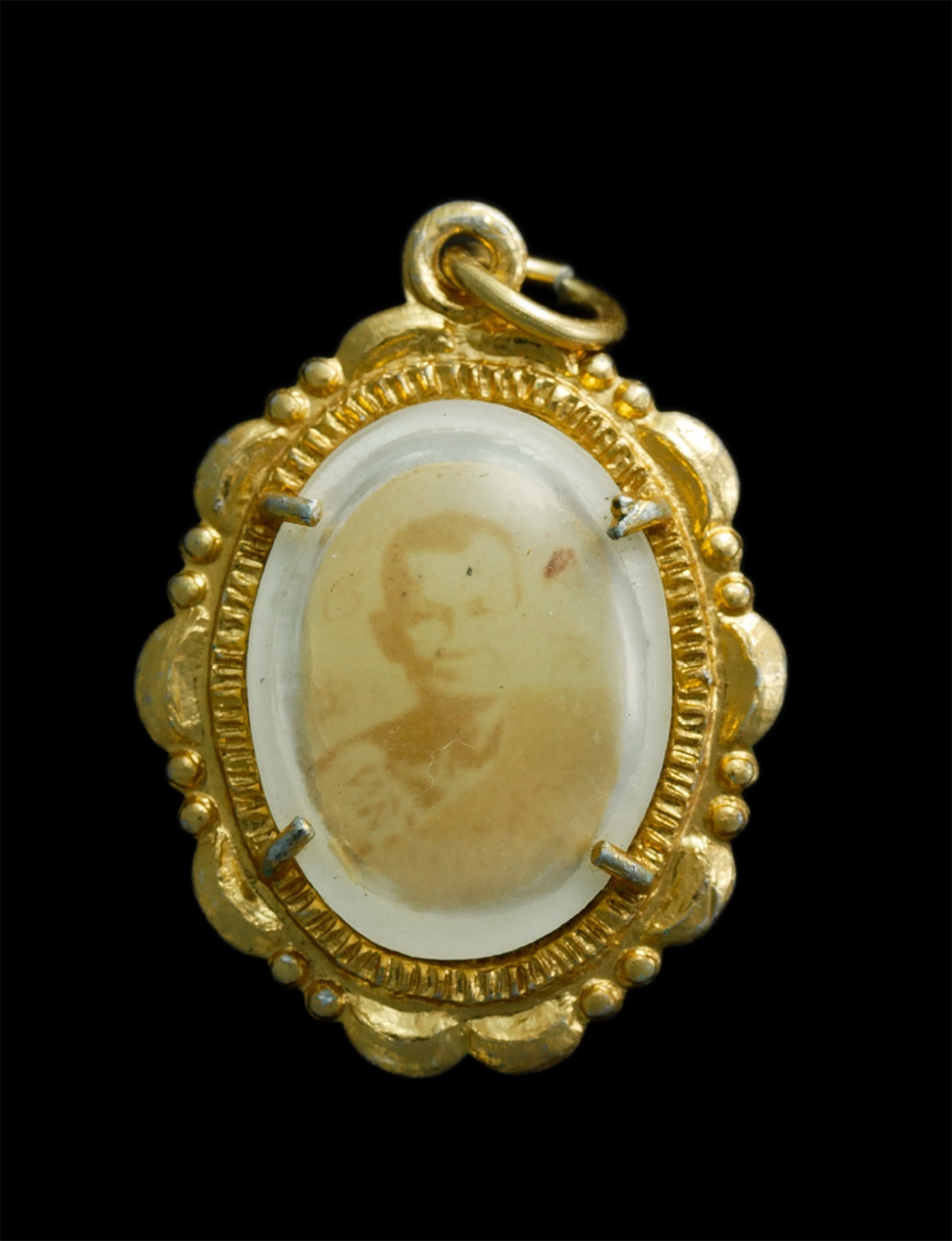 1.jpg - ล็อกเก็ตรุ่นแรก หลวงปู่คร่ำ วัดวังหว้า อ.แกลง จ.ระยอง ปี2517 ที่ระลึกงานผูกพัทธสีมา หลวงปู่ทิมรวมปลุกเสก(2/2) พระเก่าน่าเก็บสะสม | https://kamulet.in.th