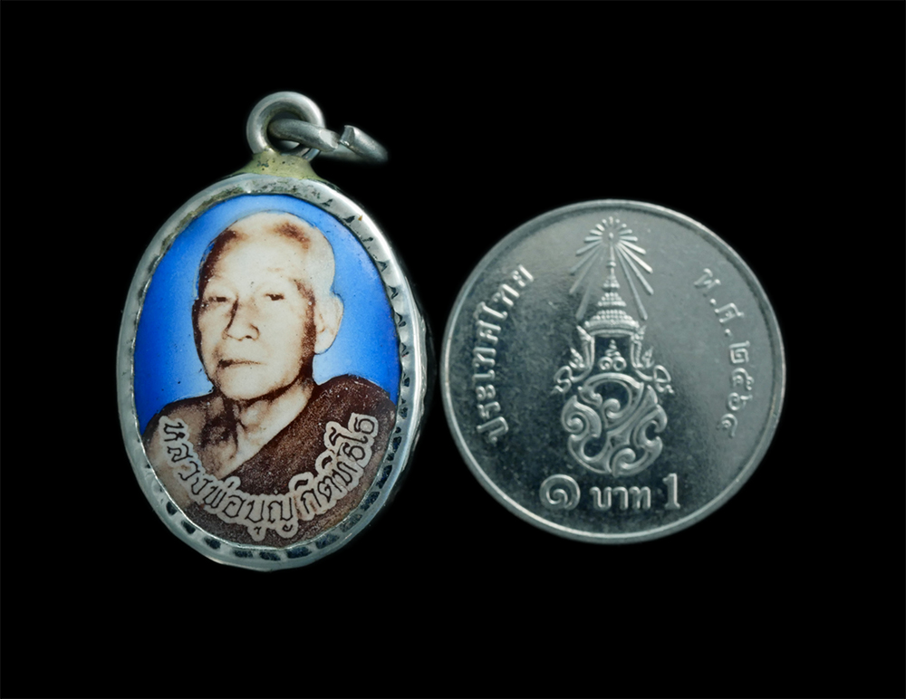 3.jpg - ล็อกเก็ตหลวงพ่อบุญ กิตติธโร(หลวงปู่ถ้ำเสือ) วัดเทพนิมิตร อ.บ้านค่าย จ.ระยอง ฉลองอายุ84 ปี พ.ศ.2538 พระเก่าสวยสภาพดี สร้างน้อยหายาก น่าเก็บสะสม | https://kamulet.in.th