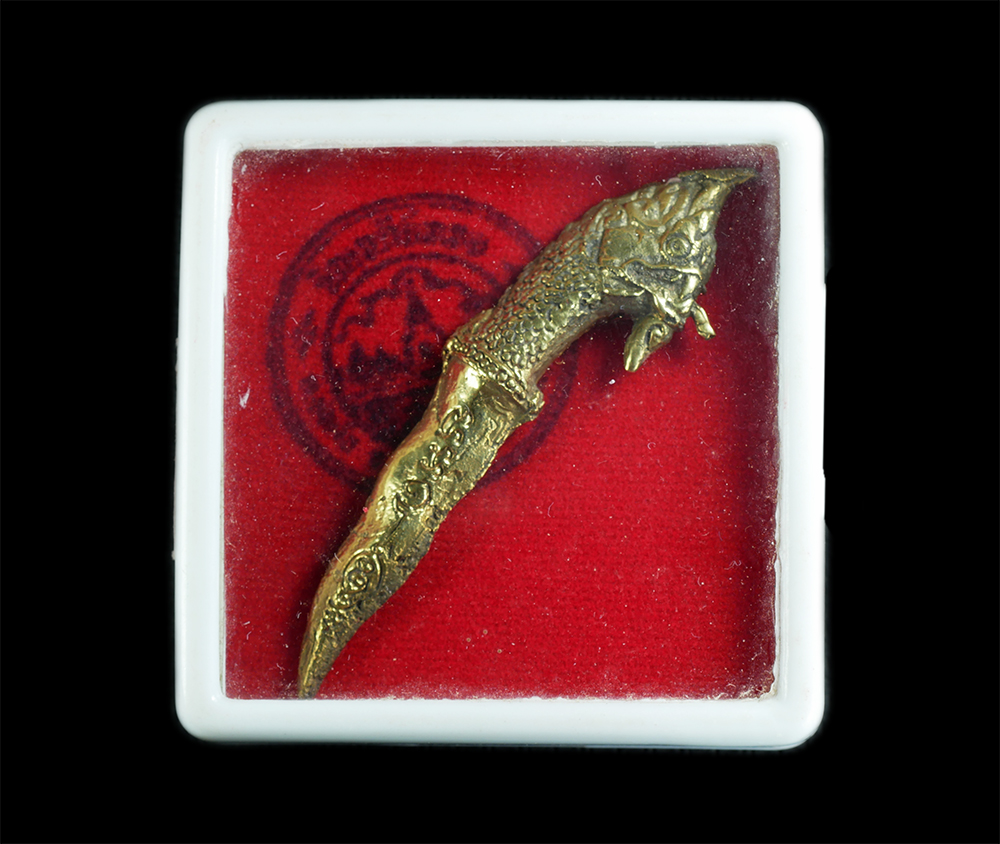 4.jpg - กริชหัวพญานาค เนื้อทองเหลือง หลวงพ่อเณร สำนักสงฆ์บ้านเกษตรทุ่งเศรษฐี จ.ร้อยเอ็ด ป้องกันภัยคุ้มครองให้ลาภ น่าเก็บสะสม | https://kamulet.in.th