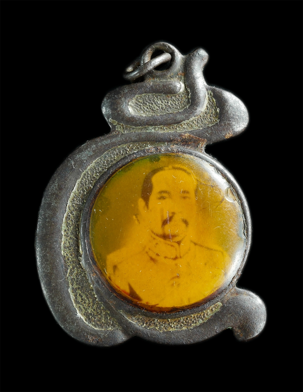 1.jpg - ล็อกเก็ตเลข5 พระรูป ร.5 เก่าสวยงาม น่าเก็บสะสม รูปขนาดประมาณเหรียญ10 บาท | https://kamulet.in.th