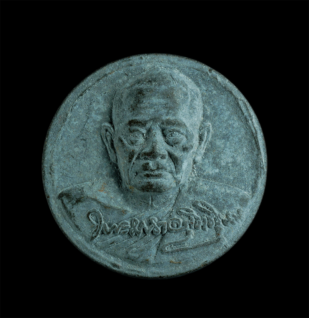 1.jpg - พระผงจันทร์ลอย หลังพระราหูอมจันทร์ หลวงพ่อฟู วัดบางสมัคร จ.ฉะเชิงเทรา เนื้อผงพุทธคุณ ผงว่าน ผงใบลาน พระสวยมวลสารดี น่าเก็บสะสม | https://kamulet.in.th