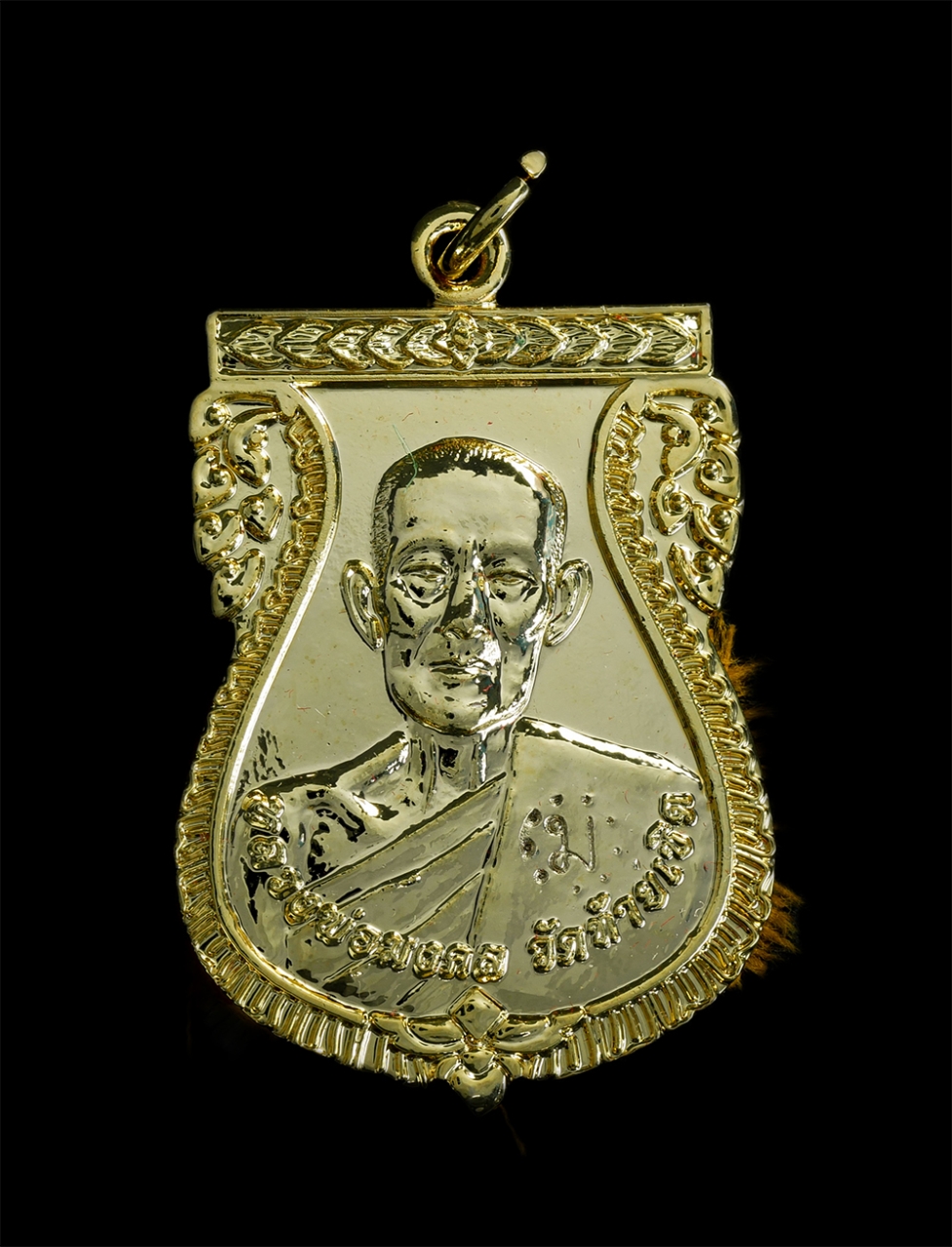 1.jpg - เหรียญเสมาหลวงพ่อมงคล วัดท้ายเชิด ตำบลมาบโป่ง อ.พานทอง จ.ชลบุรี ปี2556 รุ่น พลเอกจำนงค์ กำจัด เนื้อกะไหล่ทอง ตอกโค๊ต ม องค์นี้พิเศษมี สีผึ้ง จีวร เกศา [..] | https://kamulet.in.th