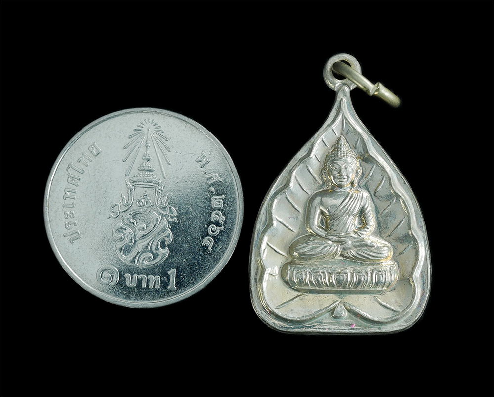 3.jpg - เหรียญพระพุทธใบโพธิ์ วัดเพรียง หลวงพ่อสุนทร ฐิตสุนทโร(พระครูสถิตพจนสุนทร).ต.โพไร่หวาน อ.เมือง จ.เพชรบุรี งานผูกพัทธสีมาปิดทองฝังลูกนิมิต ปี2548 เนื้อเ [..] | https://kamulet.in.th