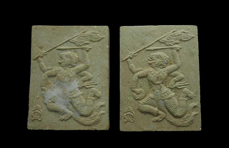 1.jpg - พระผงหนุมานเชิญธงหลังยันต์ หลวงพ่อพูล อตฺตรกฺโข(พระมงคลสิทธิการ) วัดไผ่ล้อม จ.นครปฐม ปี2547 เนื้อผงพุทธคุณ พระเก่าสวย มวลสารดี น่าเก็บสะสมบูชา (2 องค์ [..] | https://kamulet.in.th