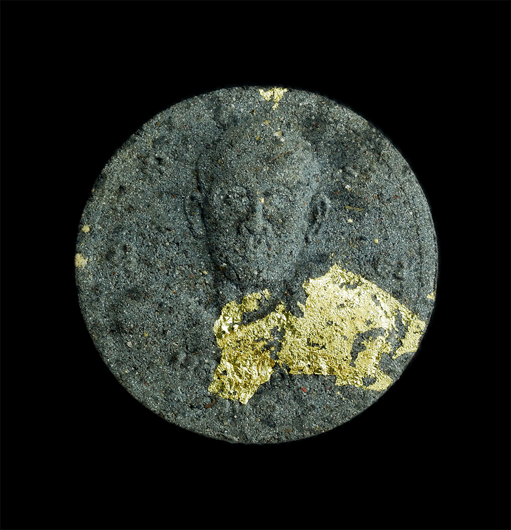 1.jpg - พระผงหลวงพ่อคง รุ่น1 ปี2552 ผู้ให้กำเนิดวัดล่าง อ.บางประกง จ.ฉะเชิงเทรา เนื้อผงใบลาน ปิดทองในพิมพ์ สร้างน้อยหายาก น่าเก็บสะสม | https://kamulet.in.th