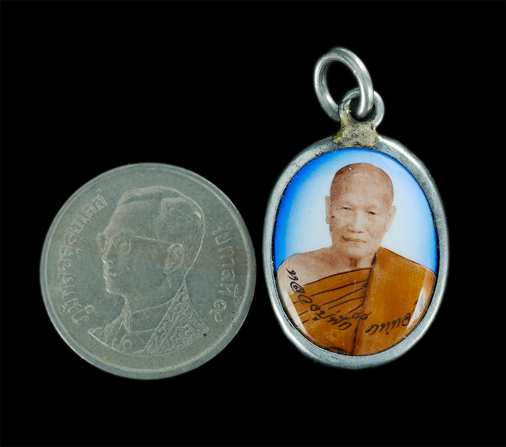 3.jpg - ล็อกเก็ต หลวงปู่ฟัก ภัททจารี(พระมงคลภาวนาวิกรม) วัดเขาวงพระจันทร์ อ.โคกสำโรง จ.ลพบุรี รุ่นฉลองครบรอบ 91 ปี พ.ศ.2551 พระเก่าสวยน่าเก็บสะสม#2 | https://kamulet.in.th