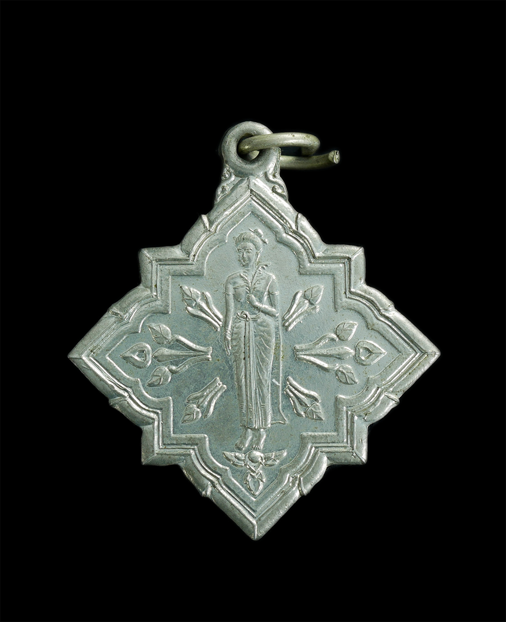 1.jpg - เหรียญเจ้าแม่ทับทิม ณ เกาะเสม็ด จ.ระยอง ปี9.9.99(วันที่9 เดือน7 ปี2542) งานฉลองศาลเจ้า เนื้ออัลปาก้า พระสวยสภาพดี พิธีใหญ่ น่าเก็บสะสม | https://kamulet.in.th