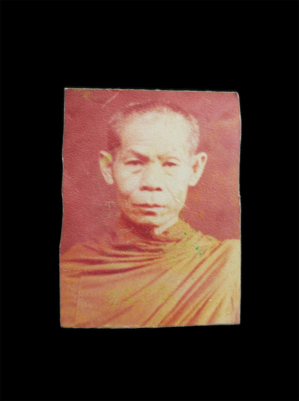 1.jpg - พระผง พร้อมรูปถ่ายขนาดห้อยคอ หลวงพ่อพุธ ฐานิโย แห่งวัดป่าสาลวัน อ.เมือง จ.นครราชสีมา ด้านหลังติดจีวร พระผงนางกวัก พระสมเด็จพิมพ์คะแนน พระผงองค์เล็กในซ [..] | https://kamulet.in.th