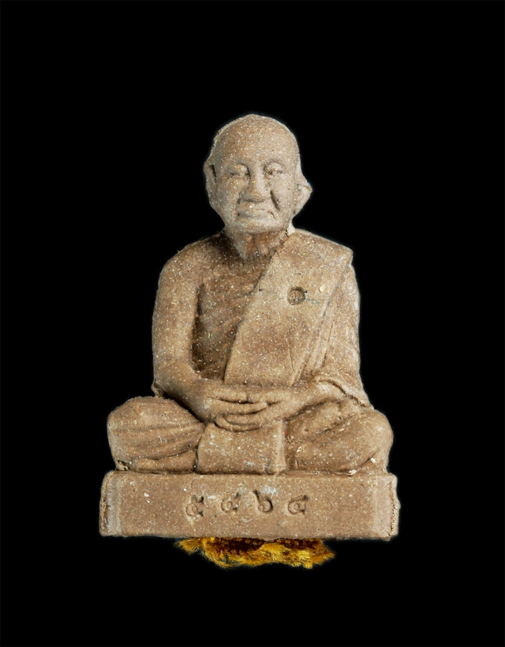 1.jpg - พระผงรูปเหมือนลอยองค์ หลวงปู่ท่อน วัดศรีอภัยวัน จ.เลย เจริญพร 7 รอบ ปี2555 เนื้อผงพุทธคุณ ผงว่าน ฐานอุดจีวร หมายเลข5464 พระสวยมวลสารดี น่าเก็บสะสมบูชา | https://kamulet.in.th