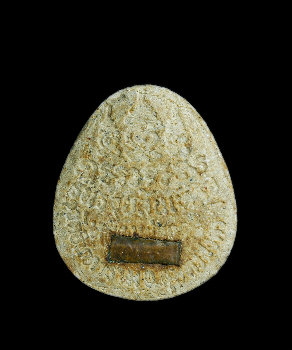 2.jpg - พระปิดตารุ่นรวยล้นเหลือ หลังยันต์ ฝังตะกรุดสาริกา หลวงพ่อแดง วัดอินทาราม จ.สมุทรสงคราม ศิษย์เอกหลวงปู่หยอด วัดแก้วเจริยญ พระยุคต้นพิมพ์สวย เนื้อผงพุทธ [..] | https://kamulet.in.th