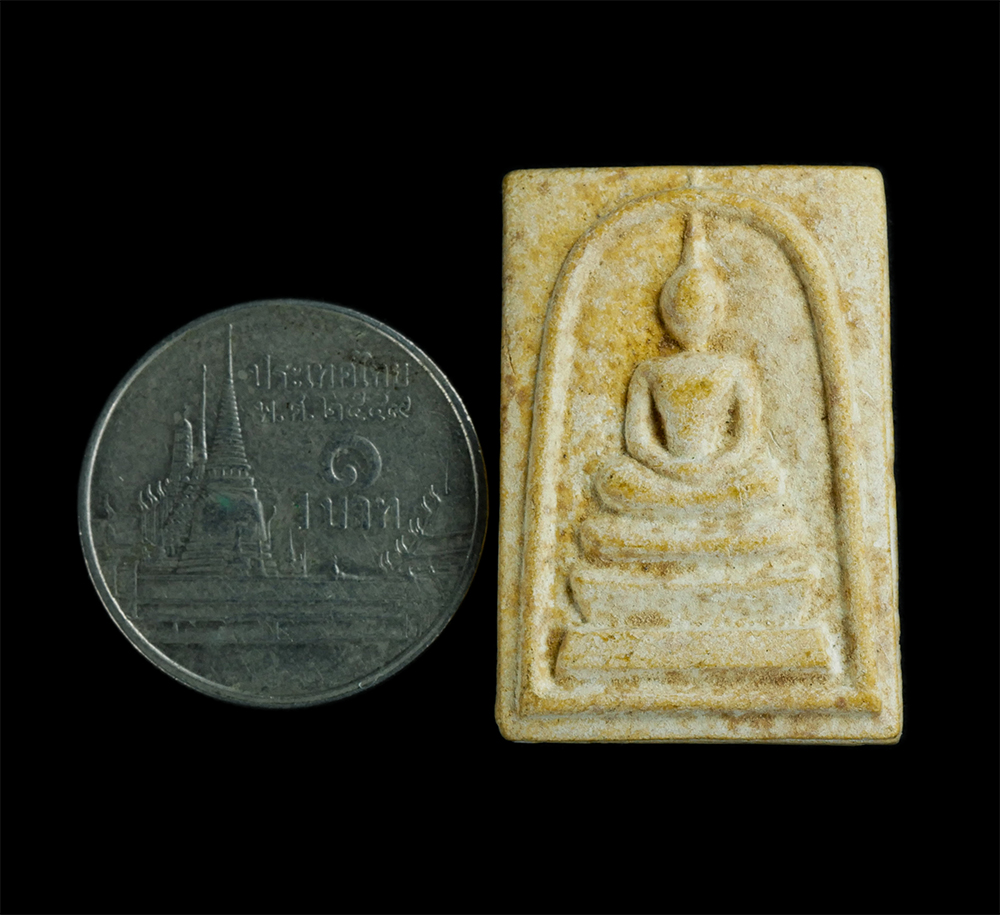 3.jpg - พระสมเด็จ พิมพ์เล็ก หลวงปู่หิน วัดหนองสนม อ.เมือง จ.ระยอง เนื้อผงพุทธคุณ ผงว่าน ออกสีเหลืออ่อน พระเก่าสวย มวลสารดี น่าเก็บสะสม ของดีเมืองระยอง | https://kamulet.in.th