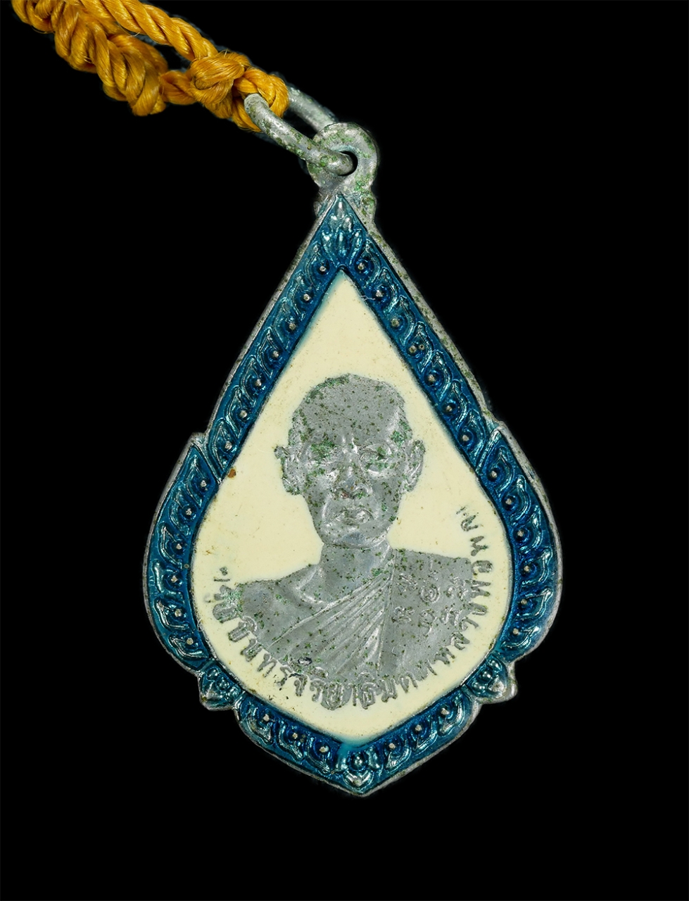 2.jpg - เหรียญหลวงพ่อพุก(พระครูกบินทร์จริยาธิมุต) หลังหลวงพ่อหุ่น(พระครูสุนทรพิทยาคม) วัดพระยาทำ จ.กบินทร์บุรี เนื้ออัลปาก้าลงยา พระเก่าสวยได้มาพร้อมกับเชือกต [..] | https://kamulet.in.th