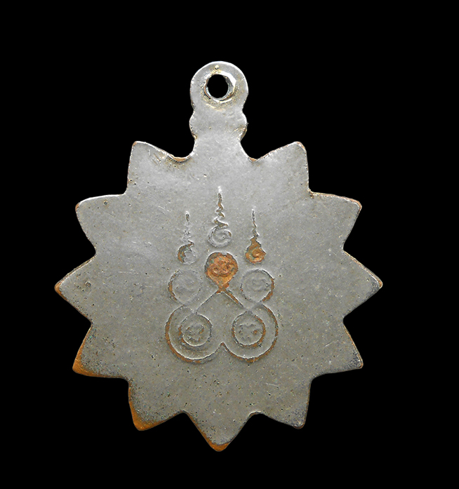 2.jpg - ล็อกเก็ตลงยาหลายสี หลวงพ่อปาน หลังยันต์พระเจ้าห้าพระองค์ วัดคลองด่าน จ.สมุทรปราการ เนื้อทองแดงกะไหล่เงิน พระเก่าสวยน่าเก็บสะสม | https://kamulet.in.th