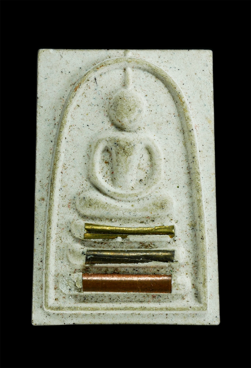 1.jpg - พระสมเด็จหลังรูปเหมือน หลวงพ่อสมบุญ วัดลำพันบอง จ.สุพรรณบุรี รุ่นยกช่อฟ้าอุโบสถ วัดหนองมะค้าโมง ปี2558 เนื้อผงพุทธนคุณ หน้าฝังตะกรุด3กษัตริย์ ด้านหลัง [..] | https://kamulet.in.th