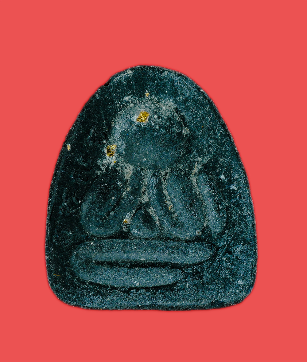 2.jpg - พระปิดตาหลังแบบ ฐานโค๊ต ส.ช เนื้อดำ ผงใบลาน | https://kamulet.in.th