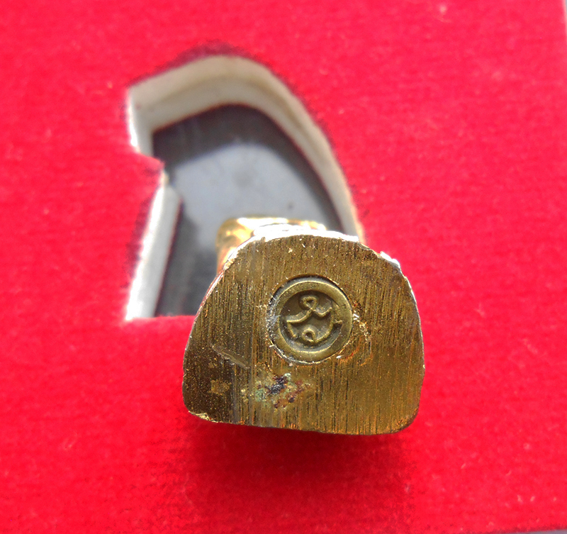 3.jpg - รูปหล่อ หลวงปู่ยอด วัดกรอกยายชา ต.เนินพระ อ.เมือง จ.ระยอง กะไหล่ทอง ปี2537 พระเกจิหลายท่านร่วมปลุกเสก | https://kamulet.in.th