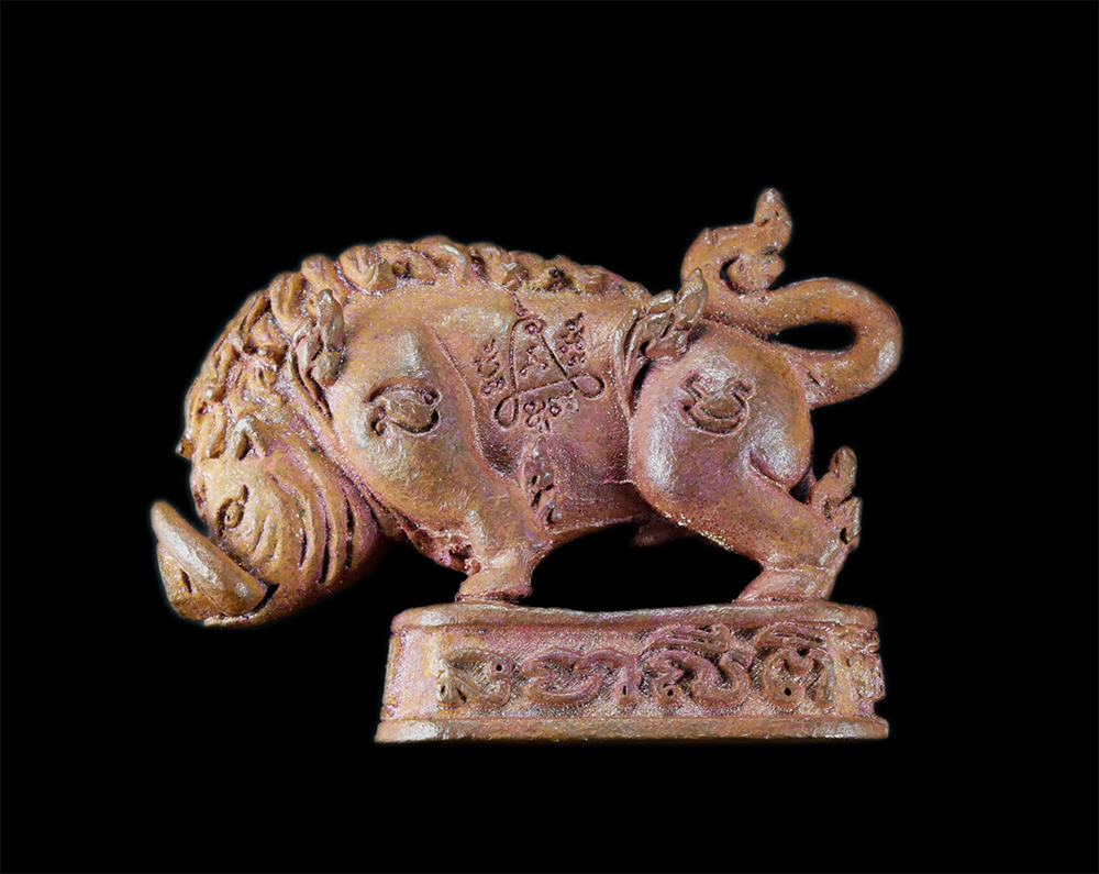 1.jpg - รูปหล่อพญาหมูพลิกแผ่นดิน รุ่นเฮงตลอด เนื้อทองแดงเถื่อน ปี2561 หลวงพ่อสมคิด นันทิโย วัดบึงตาต้า อ.ปลวกแดง จ.ระยอง เพชรแท้บูรพา เจ้าตำหรับ หมูทองแดง นาร [..] | https://kamulet.in.th