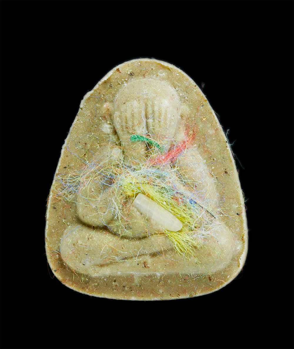 1.jpg - พระปิดตา รุ่น1 รุ่นปลดหนี้ เงินล้าน หลวงพ่อเหลือ วัดขอนชะโงก จ.สระบุรี ที่ระลึกงานไหว้ครูประจำปี 2555 ผงพุทธคุณ เนื้อว่าน พิเศษ ไหม7สี ข้าวสารเสก ผสมเ [..] | https://kamulet.in.th