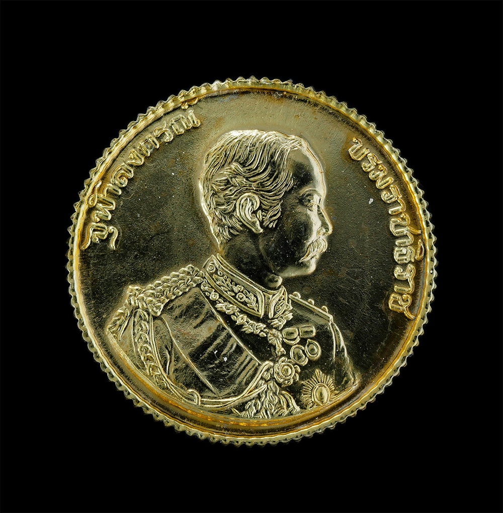 2.jpg - เหรียญไตรอริยะสงฆ์ เมืองสุพรรณบุรี หลวงพ่อเจริญ หลวงพ่อฮวด หลวงพ่อดี หลังพระรูป ร.5 จุฬาลงกรณ์ บรมราชาธิราช พระสร้างได้สวยงาม สภาพดี เนื้อกะไหล่ทอง พร [..] | https://kamulet.in.th