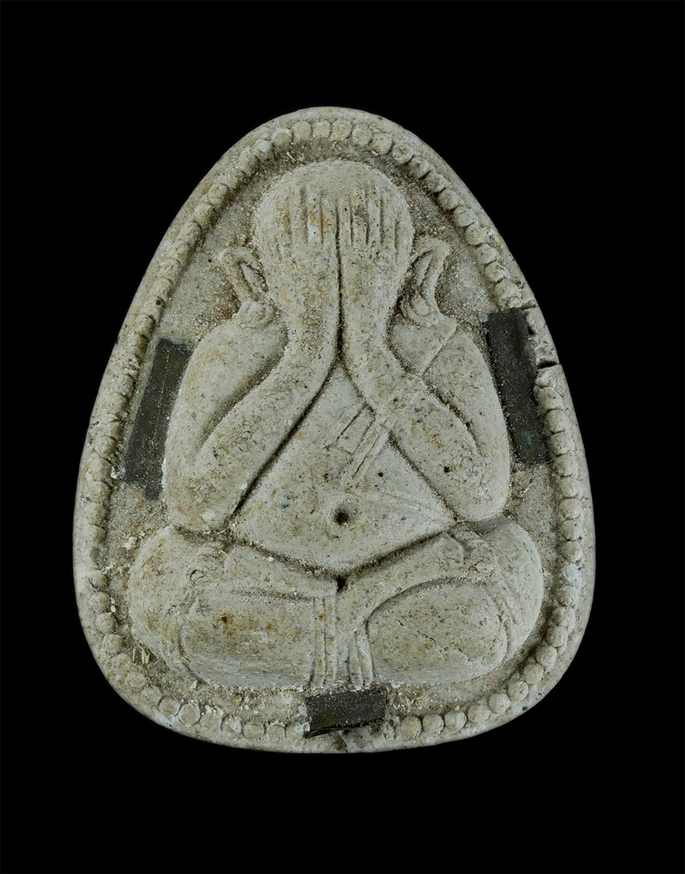 1.jpg - พระปิดตาเนื้อผง หลังบัว4เหล่า ฝังตะกรุด3 ดอก เนื้อผงพุทธคุณ พระเก่าสวยมวลสารดี | https://kamulet.in.th