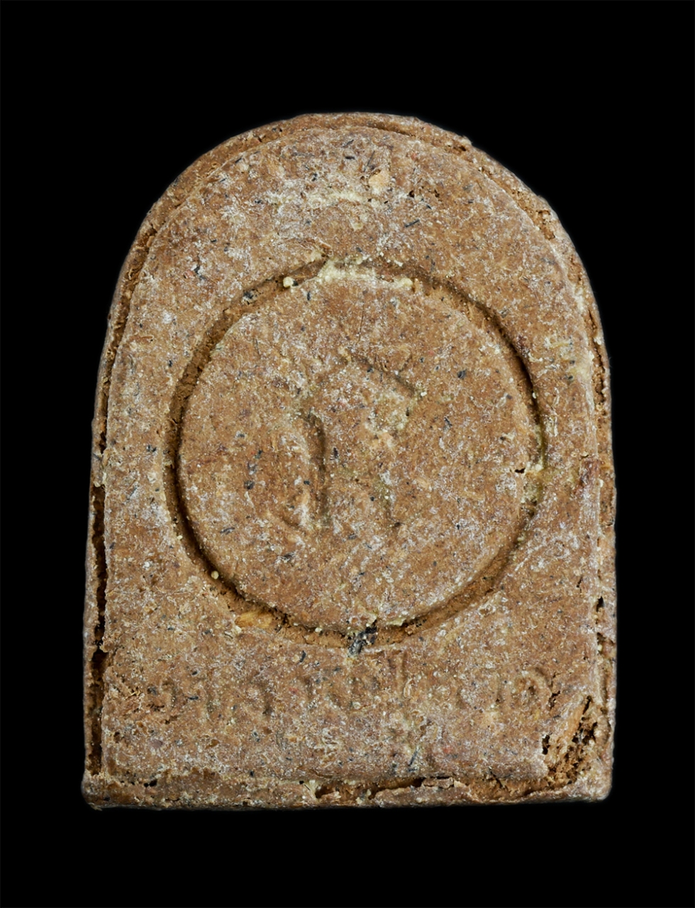 2.jpg - หลวงปู่ทวดเนื้อว่านฝับพลอยแดง หลังยันต์ นะ เนื้อเก่ามวลสารเข้มข้น | https://kamulet.in.th