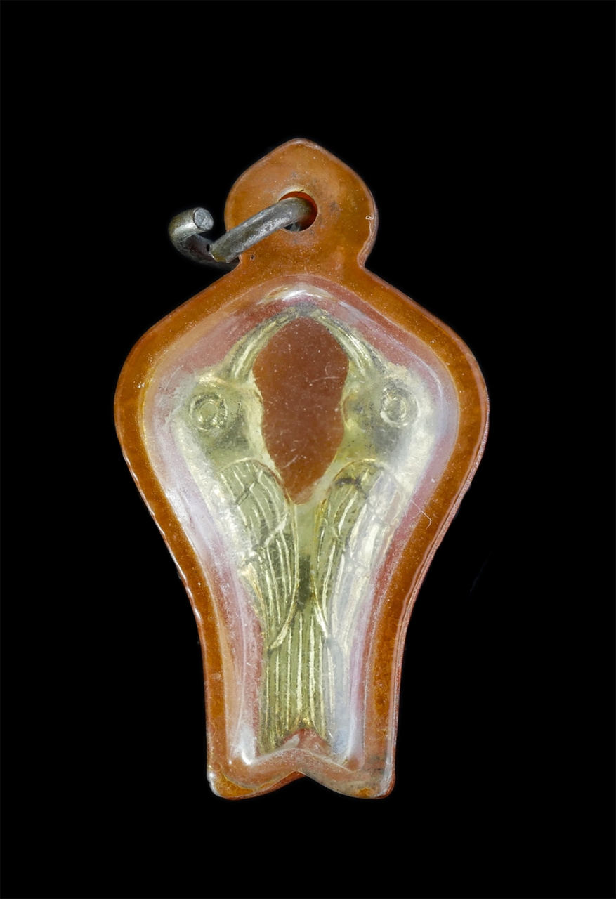 1.jpg - นกสาริกา หลวงปู่ทิม วัดละหารไร่ อ.บ้านค่าย จ.ระยอง ปี2517 แจกงานปิดทองฝังลูกนิมิต นกสาริกา เป็นนกมหาเสน่ห์ เมตตามหานิยมค้าขายดี เจรจาต่อลอง ดีนักแล เป [..] | https://kamulet.in.th