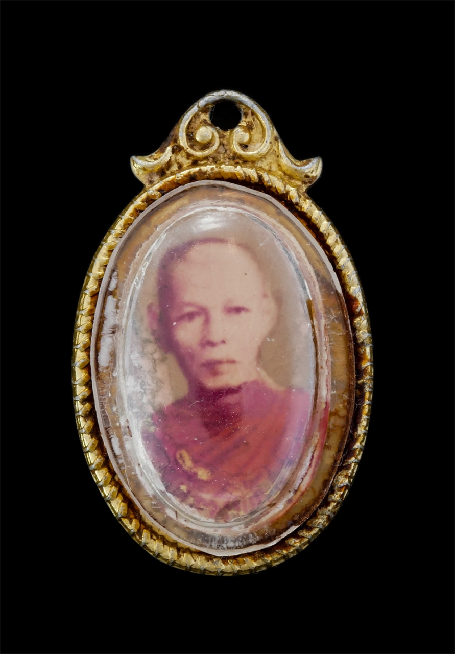 1.jpg - ล็อกเก็ต หลวงพ่อชม วัดสุกรีบุญญาราม อ.บางละมุง จ.ชลบุรี ที่ระลึกงานปิดทองฝังลูกนิมิต ปี2519 พระเก่าสวย พิธีใหญ่ | https://kamulet.in.th