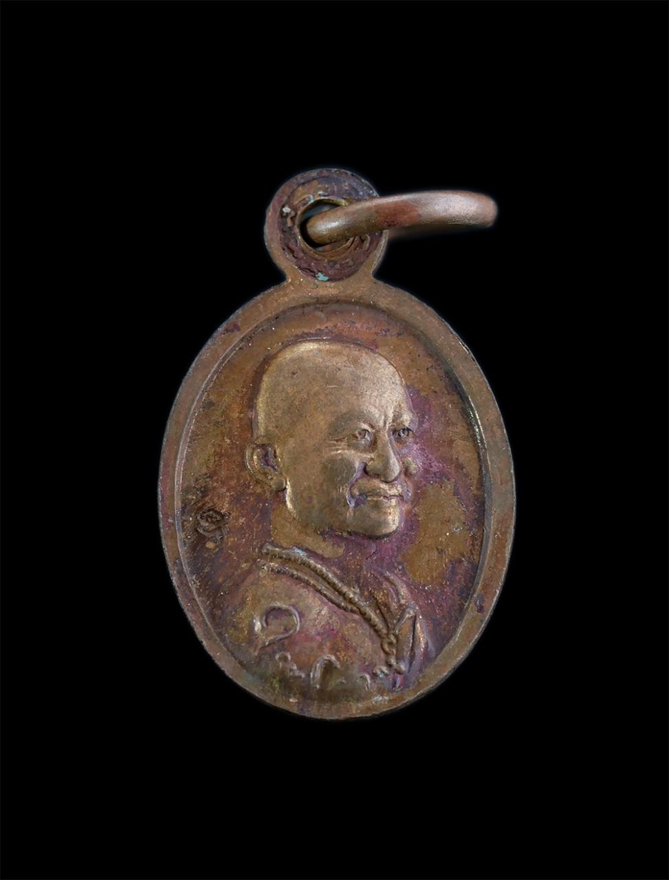 2.jpg - เหรียญเม็ดแตง หลวงปู่ทวด หลังพระอาจารย์ไพโรจน์ รุ่นบูชาครู วัดห้วยมงคล จ.ประจวบคีรีขันธ์ ปี 2556 เนื้อทองแดง ตอกโค๊ต พร้อมกล่องเดิมๆ | https://kamulet.in.th