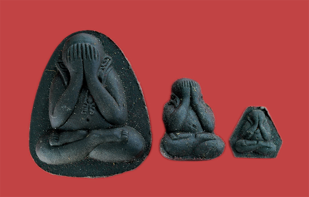 1.jpg - ชุดพระปิดตามหาลาภ พระพุทธนฤมิตรรัตนชนะมาร 3 องค์ ปี2552 หลวงพ่อทองกลึง สุนฺทโร (พระครูสุนทรธรรมธาดา) วัดเจดีย์หอย อ.ลาดหลุมแก้ว จ.ปทุมธานี เนื้อผงพุทธ [..] | https://kamulet.in.th