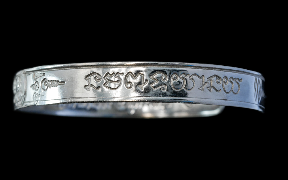 2.jpg - กำไลหลวงปู่แจ้ง หลวงพ่อดี(พระครูพิศาลสังฆโสภณ) วัดประชุมสงฆ์ ต.ปากน้ำ อ.เดิมบางนางบวช จ.สุพรรณบุรี เนื้อโลหะสีเงินสวยงาม พระสวยสภาพดี สร้างน้อยหายาก น [..] | https://kamulet.in.th