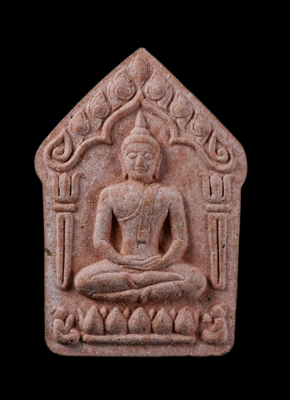 1.jpg - พระขุนแผนผงพรายกุมาร “แม่ทัพ” วัดหมอมุ่ย อ.ปลวกแดง จ.ระยอง ปี2559 เนื้อว่านสบู่เลือด หลังโรยพลอย โค๊ต นะ หมายเลข15192 พระสวยพร้อมกล่องเดิมๆ สุดยอดพระเ [..] | https://kamulet.in.th