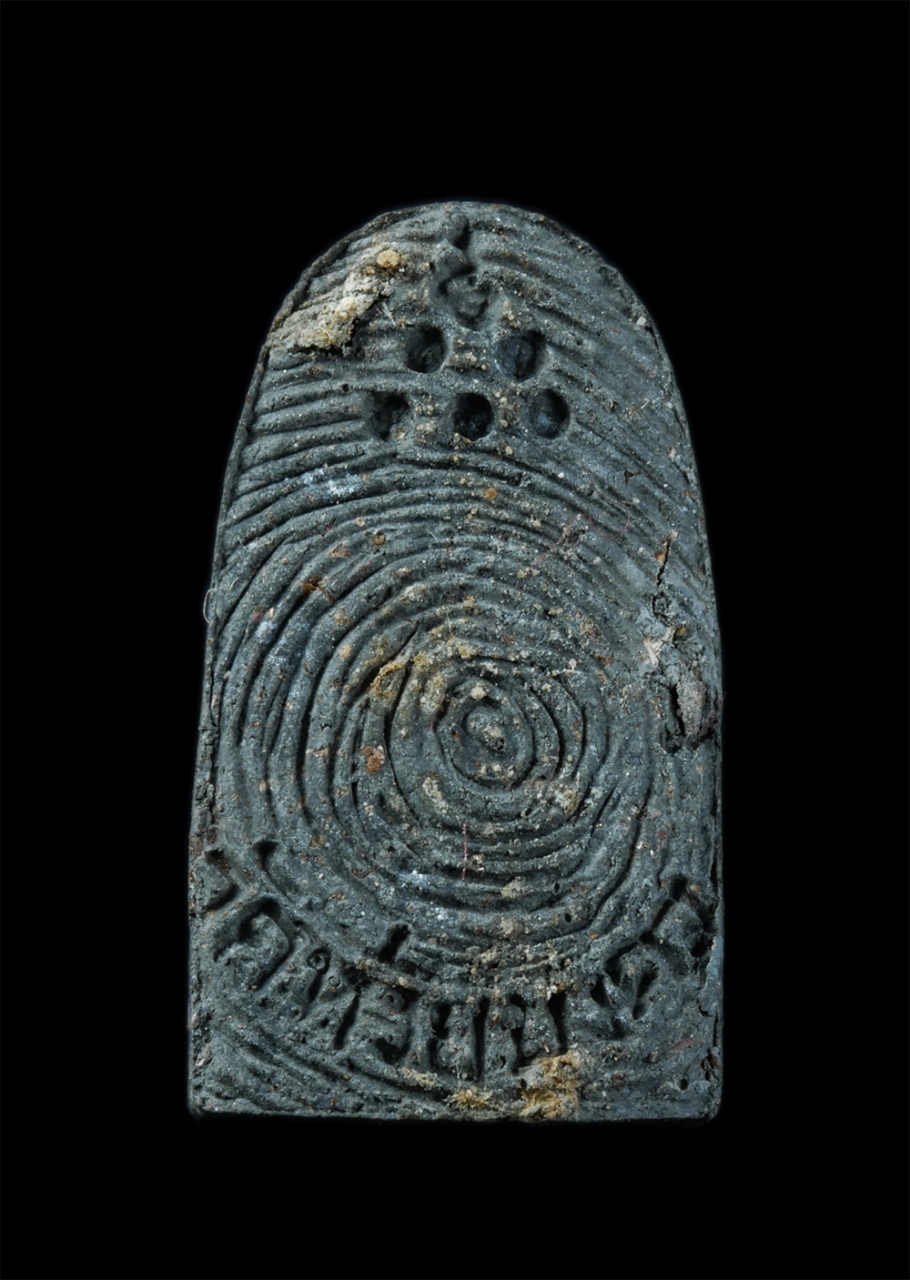 2.jpg - พระผงของขวัญ หลวงพ่อทวด เหยียบน้ำทะเลจืด ว่านมงคลผสมผงเหล็กไหล พิมพ์พระรอด วัดห้วยมงคล จ.ประจวบคีรีขันธ์ สร้างปี2537 พระสวยพร้อมกล่องเดิมๆ | https://kamulet.in.th