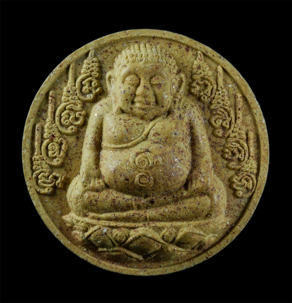 1.jpg - พระสังกัจจายน์เรียกทรัพย์ รุ่น ไตรมาส ๕๐ หลวงปู่กาหลง (เขี้ยวแก้ว) เตชวณฺโณ วัดเขาแหลม จ.สระแก้ว พ.ศ.2550 เนื้อผงพุทธคุณผสมว่าน 108 จัดสร้าง 7,999 องค [..] | https://kamulet.in.th