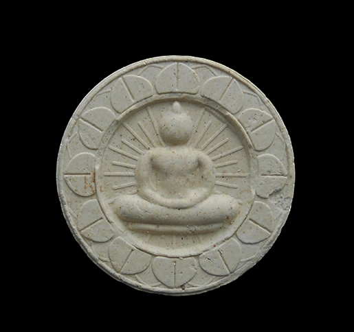 2.jpg - พระผงจันทร์ลอยพารวย หลวงปู่พวง วัดน้ำพุสามัคคี จ.เพชรบูรณ์ เนื้อผงพุทธคุณ ( เนื้อขาว มีกลิ่นหอม) | https://kamulet.in.th