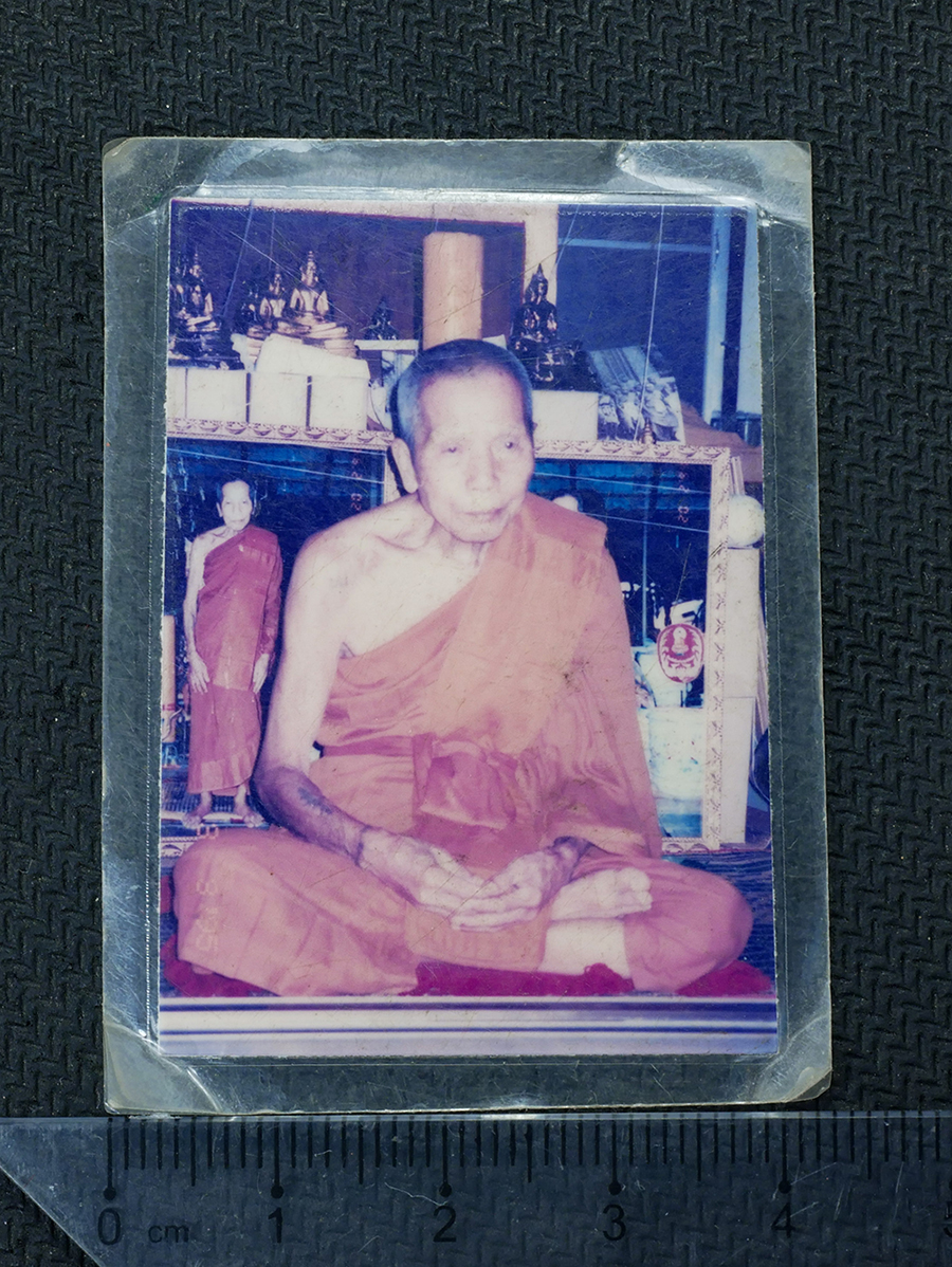 2.jpg - รูปถ่ายรุ่นแรก หลังปั้มตราวัด หลวงปู่เหล็ง โชติธโร(พระครูอาจารสุนทร) วัดโคกเพลาะ อ.พนัสนิคม จ.ชลบุรี รูปเก่าสวย หายาก น่าเก็บสะสมบูชา (องค์ที่1) | https://kamulet.in.th