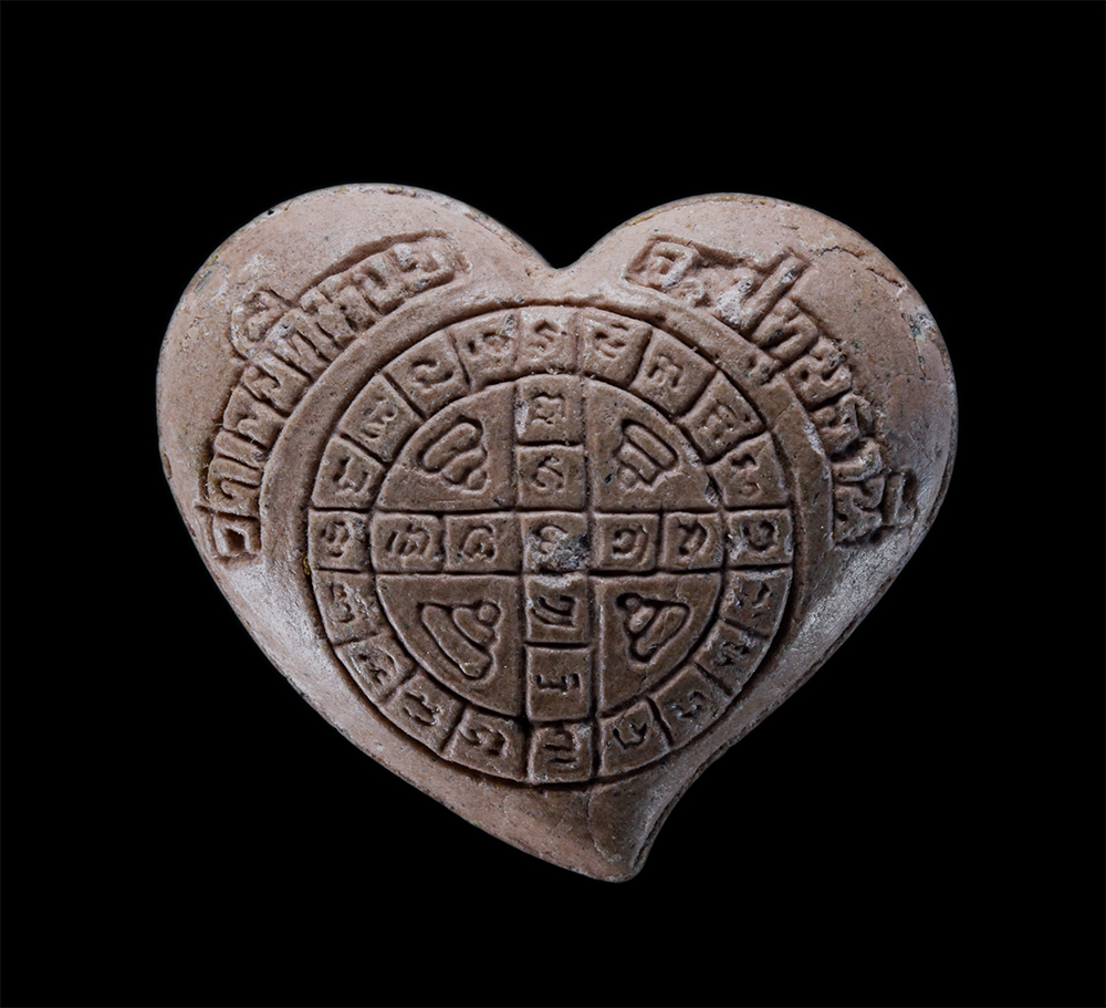 2.jpg - หัวใจนกสาริกาคู่ หลวงพ่อทองกลึง วัดเจดีย์หอย จ.ปทุมธานี เนื้อผงพุทธคุณ ผงว่าน หลวงพ่อทองกลึง ท่านเป็นศิษย์ของหลวงพ่อสละ แห่งวัดประดู่ทรงธรรม, หลวงพ่อป [..] | https://kamulet.in.th