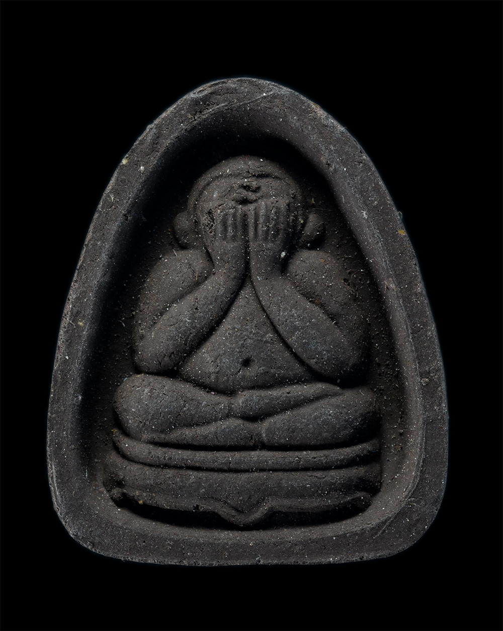 1.jpg - พระปิดตาซุ้มตัน หลังยันต์ โค๊ต ก ปี2555 เนื้อดำ ผงใบลาน | https://kamulet.in.th