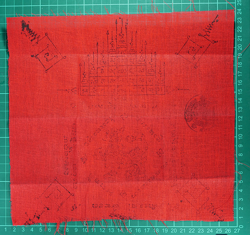 1.jpg - ผ้ายันต์เก้ายอด พญาสิงห์ หลวงปู่โต๊ะ(พระครูอาทรสิกขการ) วัดสระเกษ ต.ไชยภูมิ อ.ไชโย จ.อ่างทอง ปี2536 ปั้มตราวัด ผ้ายันต์เก่าสวย สภาพดี พิธีใหญ่ พระเกจิ [..] | https://kamulet.in.th