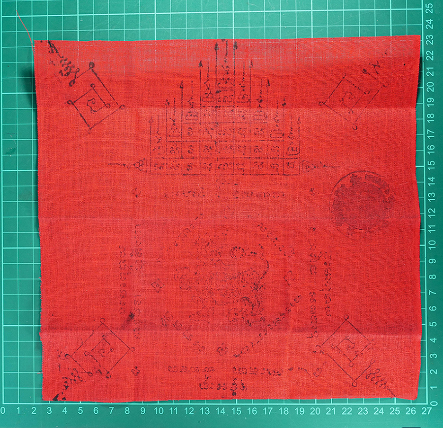 1.jpg - ผ้ายันต์เก้ายอด พญาสิงห์ หลวงปู่โต๊ะ(พระครูอาทรสิกขการ) วัดสระเกษ ต.ไชยภูมิ อ.ไชโย จ.อ่างทอง ปี2536 ปั้มตราวัด ผ้ายันต์เก่าสวย สภาพดี พิธีใหญ่ พระเกจิ [..] | https://kamulet.in.th