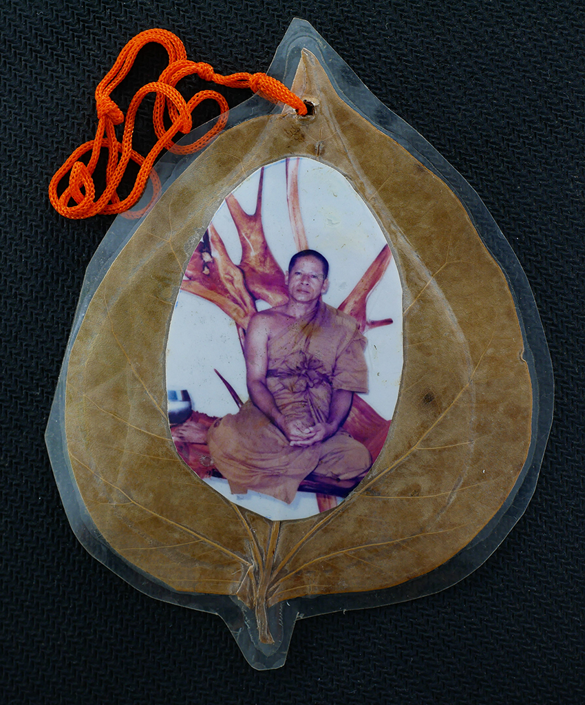 1.jpg - รูปถ่ายใบโพธิ์หลวงพ่อมานพ สุมโน วัดบุหว้าสามัคคีธรรม ต.สระว่านพระยา อ.ครบุรี จ.นครราชสีมา ที่ระลึกงานฉลองศาลาการเปรียญ วัตถุมงคล เสริมดวง เรียกทรัพยบ์ [..] | https://kamulet.in.th