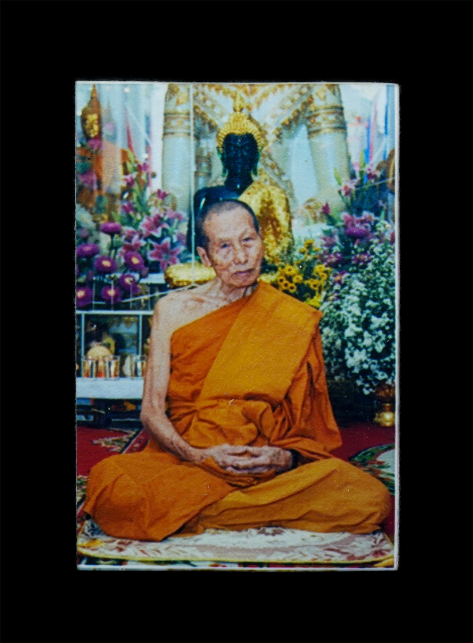 1.jpg - ภาพถ่ายเก่าหลังยันต์หนุมาน หลวงปู่เกลี้ยง มนุญฺโญ (พระครูพิศิษฐชโลปการ) ขนาดห้อยคอ วัดเนินสุทธาวาส จ.ชลบุรี หลวงปู่เกลี้ยง พระเกจิดังต้นตำรับ หนุมานชา [..] | https://kamulet.in.th