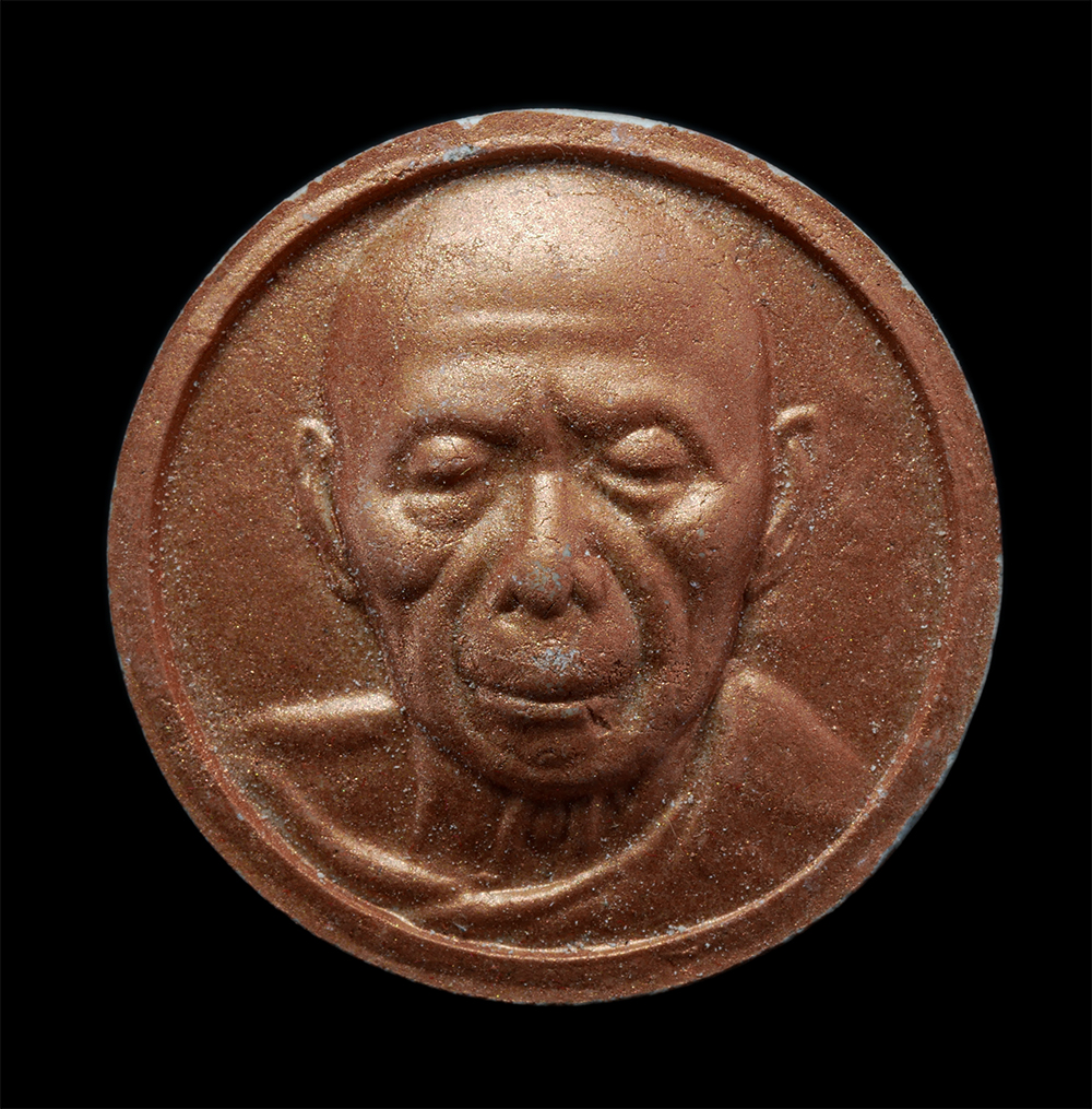 1.jpg - พระผงพรายกุมาร พิมพ์จันทร์ลอย ย้อนยุคหยุดฝน หลวงปู่ทิม อิสริโก วัดละหารไร่ รุ่นมหาเศรษฐี “10แชะ” ออกวัดเดือนเพ็ญ จ.ชลบุรี ปี 2557 เนื้อผงปัดนาค มวลสาร [..] | https://kamulet.in.th