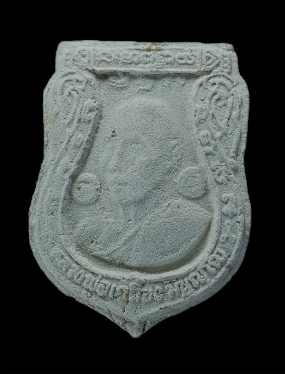 1.jpg - พระผงพิมพ์เสมา หลังยันต์ตรีสิงเห ปั้มหมึกดำ หลวงปู่เกลี้ยง มนุญฺโญ (พระครูพิศิษฐชโลปการ) วัดเนินสุทธาวาส อ.เมือง จ.ชลบุรี ปี2539 เนื้อผงพุทธคุณ ผงว่าน [..] | https://kamulet.in.th