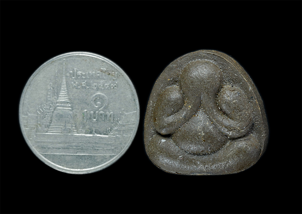 4.jpg - พระปิดตามหาลาภ หลวงปู่เกลี้ยง มนุญฺโญ (พระครูพิศิษฐชโลปการ) วัดเนินสุทธาวาส อ.เมือง จ.ชลบุรี ปี2545 เนื้อผงว่านมหามงคล ผสมเกศา ผงพุทธคุณ หลังหนุมานเชิ [..] | https://kamulet.in.th