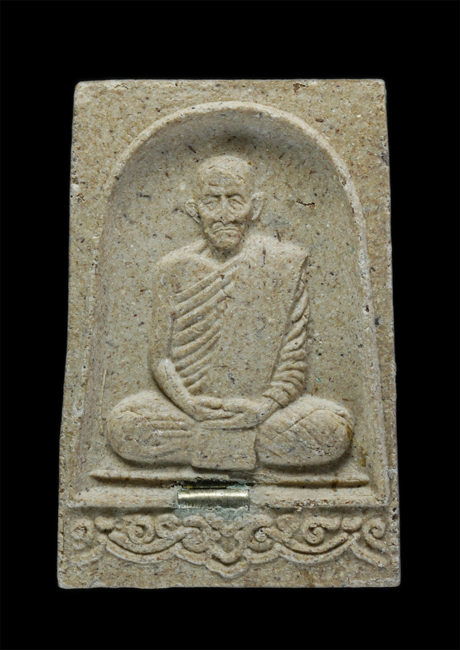 1.jpg - พระผงรูปเหมือนรุ่นแรก หลวงปู่เก่ง ธนวโรจัด วัดกิตติราชเจริญศรี บ้านนาแก อ.พิบูลมังสาหาร จ.อุบลราชธานี สร้างปี2556 เนื้อผงพุทธคุณ ผงว่าน ฝังตะกรุดเงิน  [..] | https://kamulet.in.th