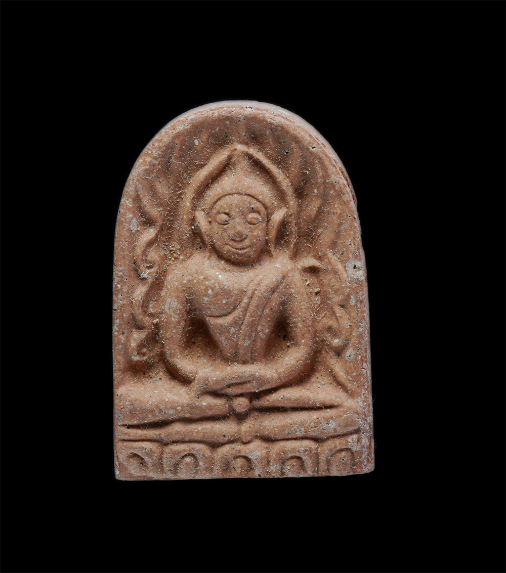 1.jpg - พระผงเจริญสุข พิมพ์ซุ้มกอ เนื้อกระเบื้องพระอุโบสถ อายุเก่าแก่กว่า 300 ปี วัดชุมพลนิกายารามราชวรวิหาร จ.อยุธยา รุ่นเทอดพระเกียรติ ปี2539 หลวงพ่อ.เมี้ยน [..] | https://kamulet.in.th