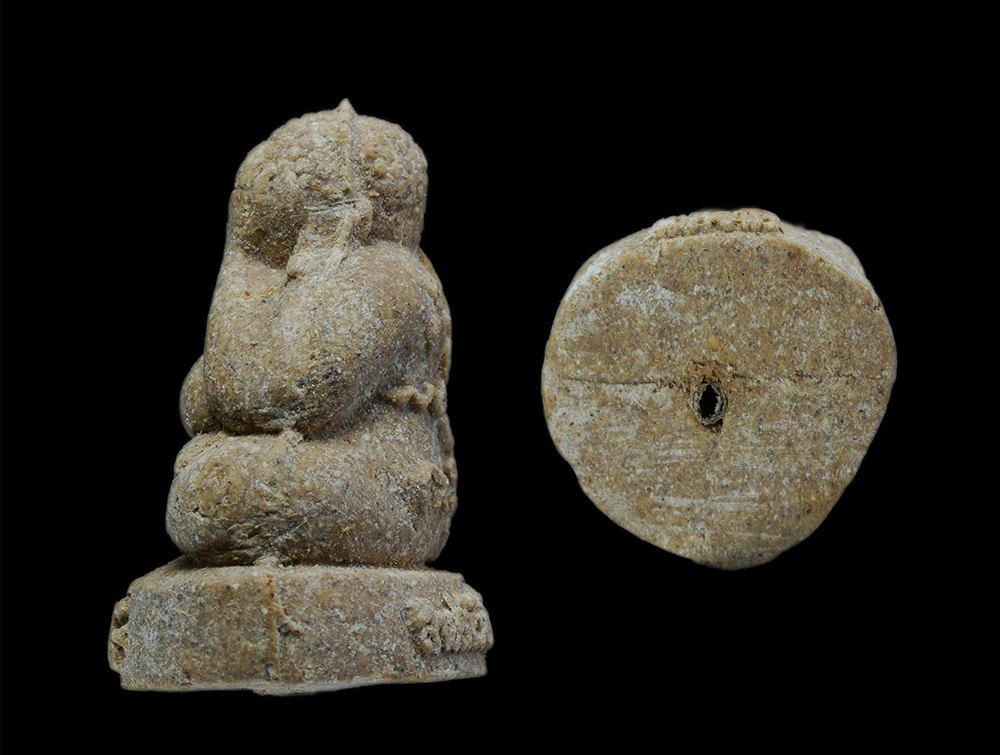 4.jpg - พระปิดตาเขมจาโร พิมพ์ใหญ่ หลวงปู่พรหมมา เขมจาโร วัดสวนหินผานางคอย(ผานางคอย) อ.ศรีเมืองใหม่ จ.อุบลราชธานี รุ่นพรหมสยาม จัดสร้าง พ.ศ.2538 เนื้อผงพุทธคุณ [..] | https://kamulet.in.th