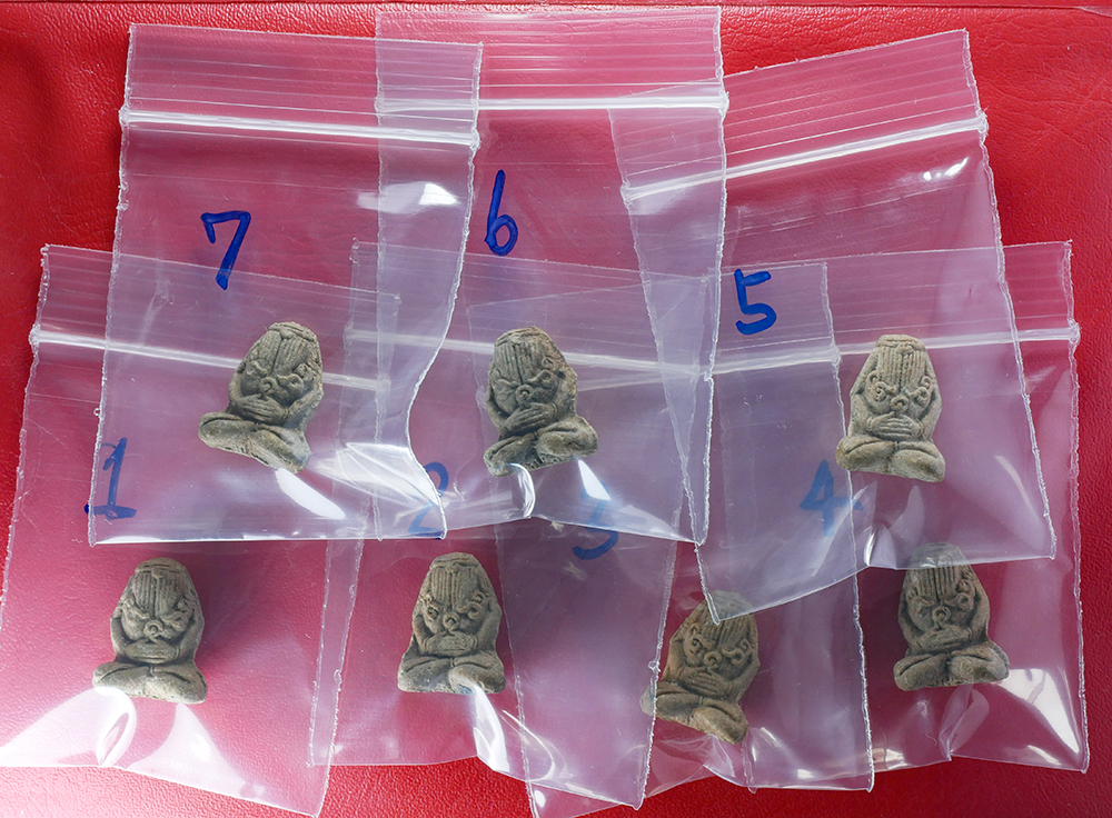 5.jpg - พระปิดตาเขมจาโร พิมพ์เล็ก หลวงปู่พรหมมา เขมจาโร วัดสวนหินผานางคอย(ผานางคอย) อ.ศรีเมืองใหม่ จ.อุบลราชธานี รุ่นพรหมสยาม จัดสร้าง พ.ศ.2538 เนื้อผงพุทธคุณ [..] | https://kamulet.in.th