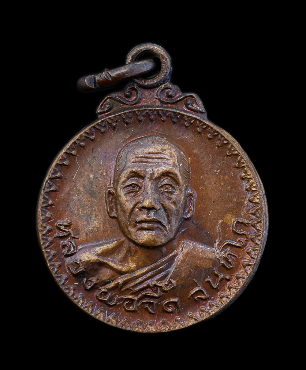 1.jpg - หลวงพ่อจี๊ด จันทโก วัดดเทพบุตร อ.บางละมุง จ.ชลบุรี ปี2522 หลวงพ่อจี๊ดเป็นผู้ริเริ่มปรับปรุงก่อสร้างพัฒนาวัดเทพบุตร ให้มีความเจริญสวยงาม เป็นพระที่ชาวบ [..] | https://kamulet.in.th